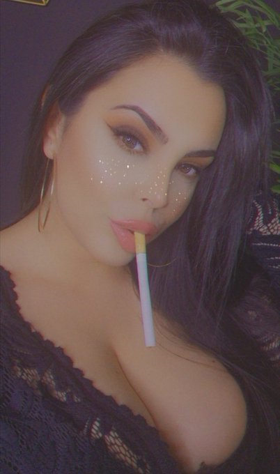 RT if you have a #smokingfetish 🚬 https://t.co/vf4Y1p35pM<a href="/tag/smokingfetish"class="tags">#smokingfetish</a>