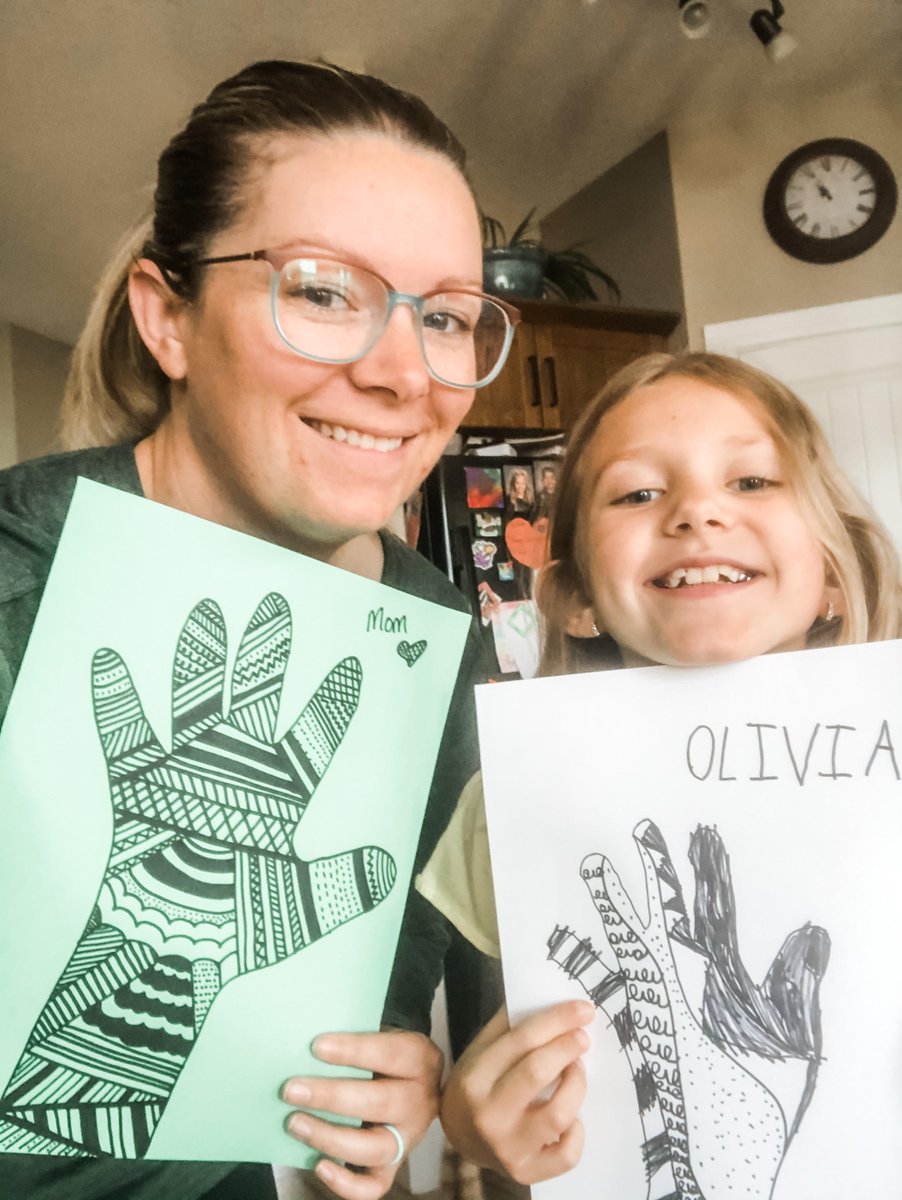 MsKJEdu's tweet image. When Mommas &amp;amp; Daughters do the #STEAM lesson together! ❤️👩‍👧❤️👩‍👧 I lovelovelove this!!! @IREC1 @WCPS72 @RetrospectRD #Blackfalds #PatternsInArt #RemoteLearning #RemoteTeaching