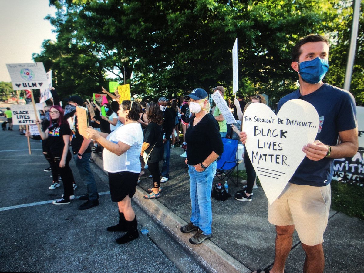 willjroth's tweet photo. My hometown of Harrison, AR receives an abundance of unfair and unwarranted criticism due to false stereotypes and negative actions of a few. Last night the town showed its true colors in a peaceful protest to proudly and boldly proclaim that #BlackLivesMatter 
📸: @nwademgaz https://t.co/g4r7ngNF3S