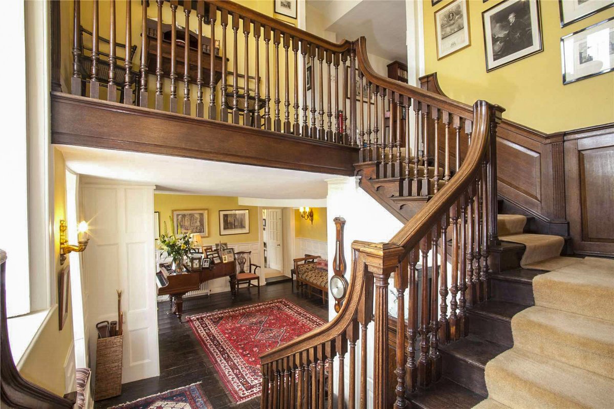 StacksProperty's tweet image. Ogbourne Maisey Manor is thought to date from the #Jacobean period with a date stone over the front door showing 1636. This substantial home offers excellent character accommodation and 8.8 acres of land. 1.5 miles from the market town of #Marlborough tiny.cc/8ovcqz