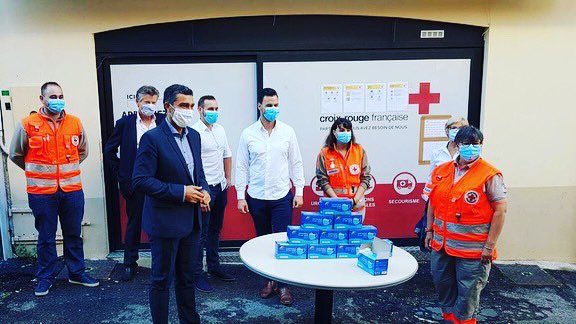 EricPAUGET1's tweet photo. Ce matin avec @JPDERMIT &amp; Nicole Pradelli ns avons assisté à la remise gracieuse de 3000 masques de protection à la Croix Rouge de #Biot par l’entreprise biotoise Blueprint Solution.
Merci à ces jeunes entrepreneurs qui représentent l’espérance de notre pays !
#Solidarité https://t.co/fepEdBF1Ph