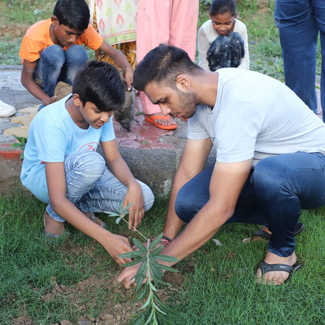 jvmtrust's tweet image. #repost 
#worldenvironmentday 

Let us give our coming generations a healthier and happier environment to have a beautiful life…🌍

#WorldEnvironmentDay2020 #plantation #plantingtree #jvmtrust