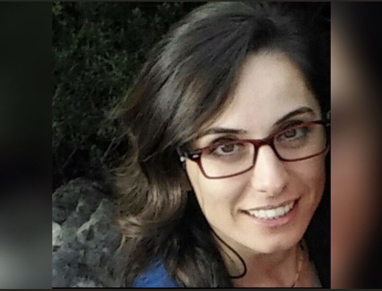 haluklevent's tweet photo. Yine bir can yitirdik.
Bir sağlık emekçisi Ayşegül!
Yine şiddet yine ölüm.
2 çocuğu artık bizlerin de çocuğu.
Ne gerekiyorsa yapacağız.
Ahbap olarak her türlü hukuki desteği vereceğiz aileye.
#AyşegülAktürk https://t.co/ekg2qPeIw5