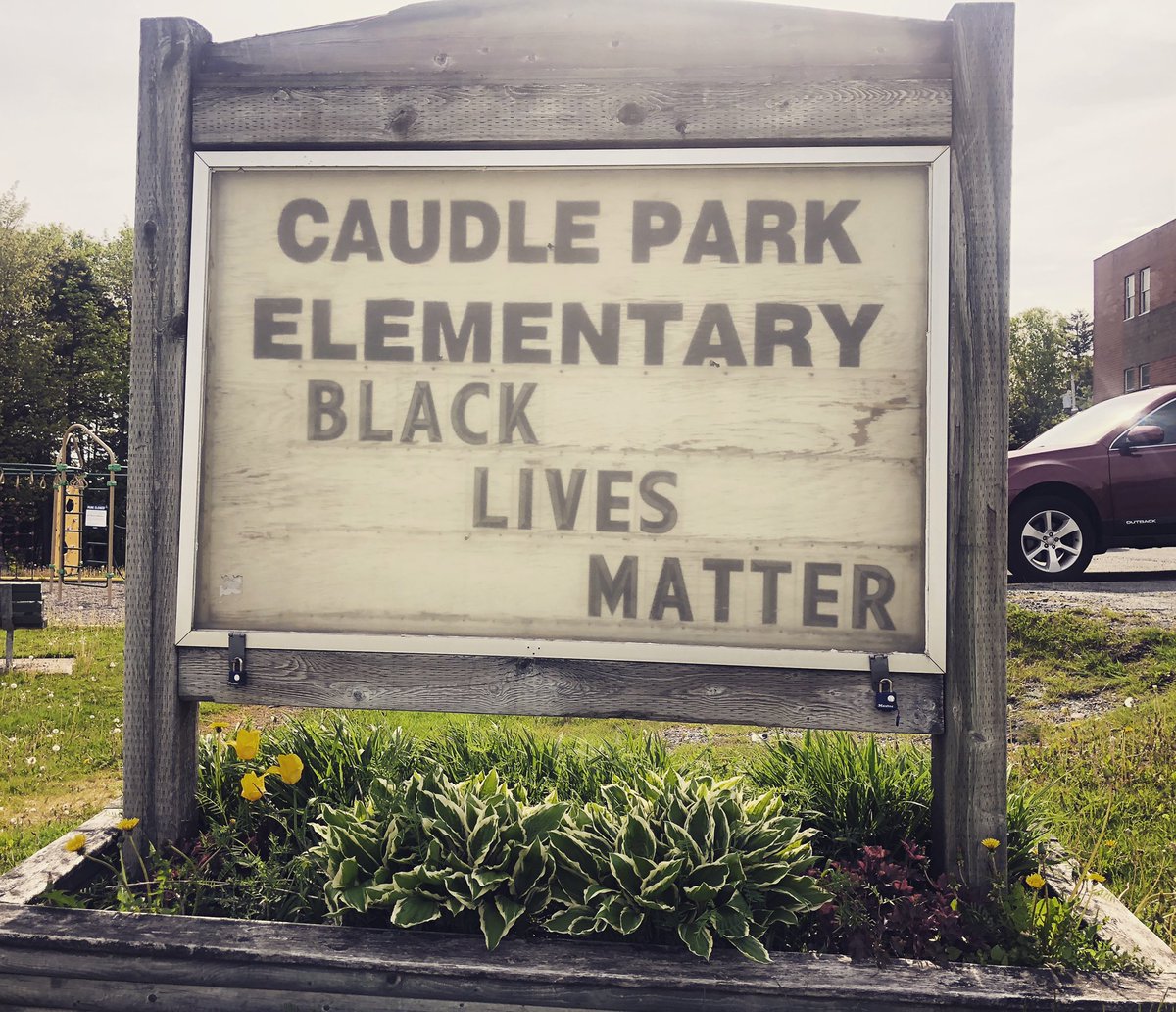 ms__rigby's tweet photo. Not sure how to start the conversation about race with your kids? Drive by the school and read this sign to them. Ask them why this is important. Tell them why this message is there. Talk about it. #teachthechange #blacklivesmatter https://t.co/CIqIlthVhK