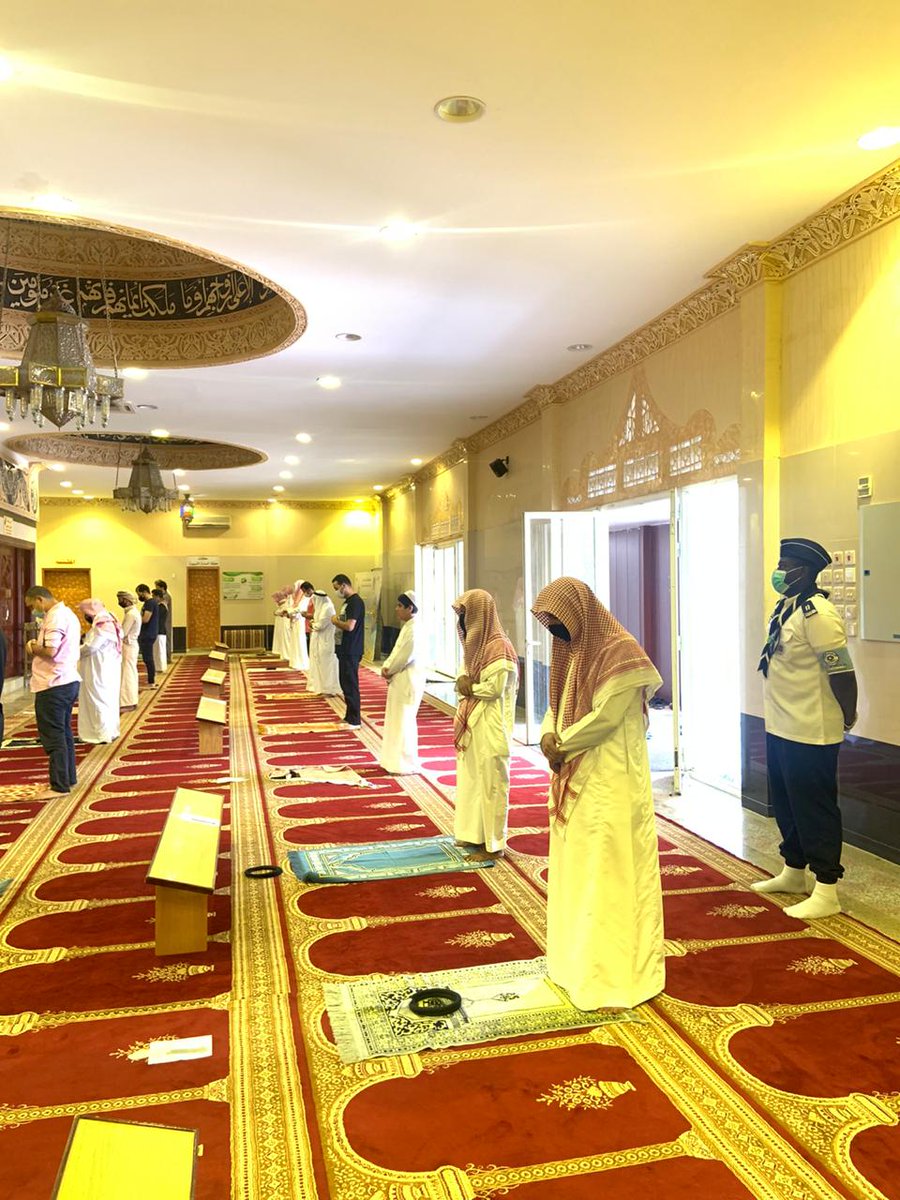 كشافة #تعليم_نجران بالتعاون مع فرع وزارة الشؤون الإسلامية بمنطقة #نجران تساهم في تنظيم دخول وخروج المصلين، وترتيب الصفوف على التباعد بين المصلين وتفويجهم بعد الانتهاء من صلاة الجمعة
#نعود_بحذر #وزارة_التعليم
#الوقاية_من_كورونا #كلنا_مسؤول