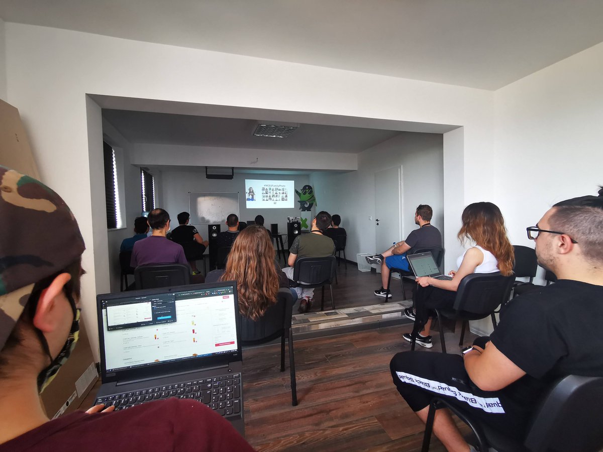 wpdevrix's tweet image. #TeamDevriX is watching @WCEurope  🥳
It&apos;s just starting, so you can still join here -&amp;gt; 
2020.europe.wordcamp.org/how-to-attend/ 
#WCEUFamilyPhoto