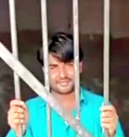 CityNewsShp's tweet image. شڪارپور: مستحقين جي شڪايت تي شڪارپور پوليس جي ڪاروائي، مدئجي شھر ۾ احساس ڪفالت سينٽر تي ڇاپو، مستحقن کان ڪٽوتي ڪرڻ جي الزام ۾ ايجنٽ سلمان چنو گرفتار، فنگر مشين ھٿ، لاڪپ حوالي۔
#EhsaasEmergencyCash @SaniaNishtar 
#ehsasprogram 
@sindhpolicedmc