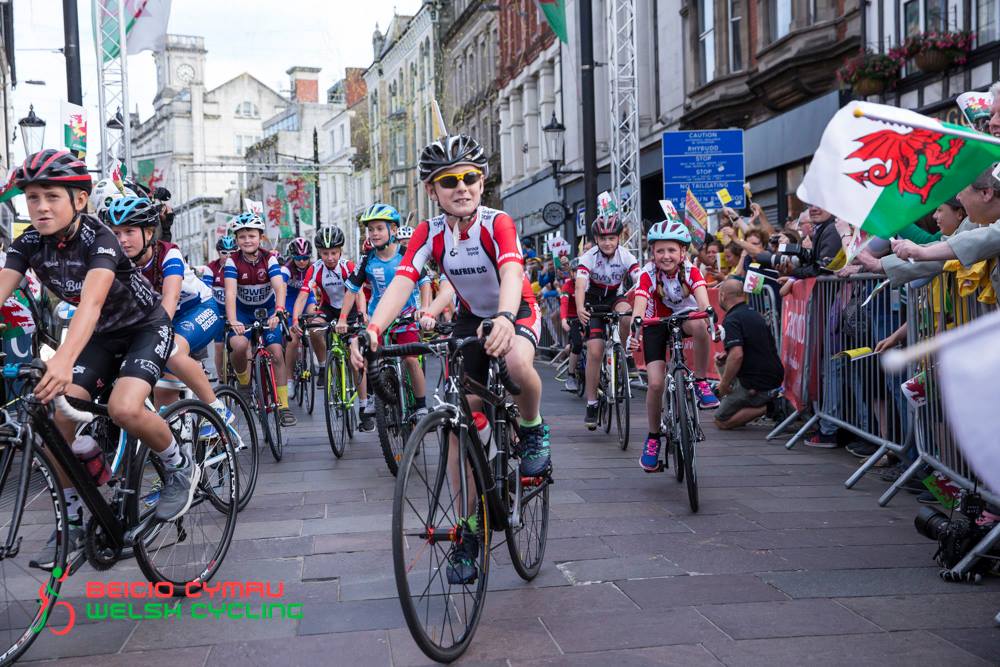 13 year-old Max Bufton from <a href="/HafrenCC/">Hafren CC</a> wanted to challenge himself during lockdown.

He did just that and covered the distance of Land's End to John o'Groats on his WattBike to raise money for the <a href="/NHS/">@NHS</a> in just 13 days!

To date, he has raised £1752. Gwych Max, da iawn ti ⭐🌈