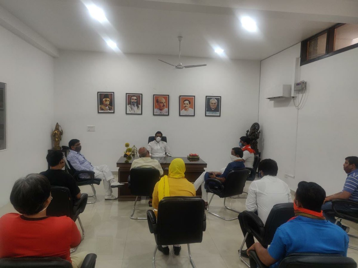 PankajSinghBJP's tweet photo. आज नोएडा कार्यालय पर विभिन्न संगठनों के प्रतिनिधियों एवं पार्टी कार्यकर्ताओं से मुलाकात की। https://t.co/u3hzuNPEPd