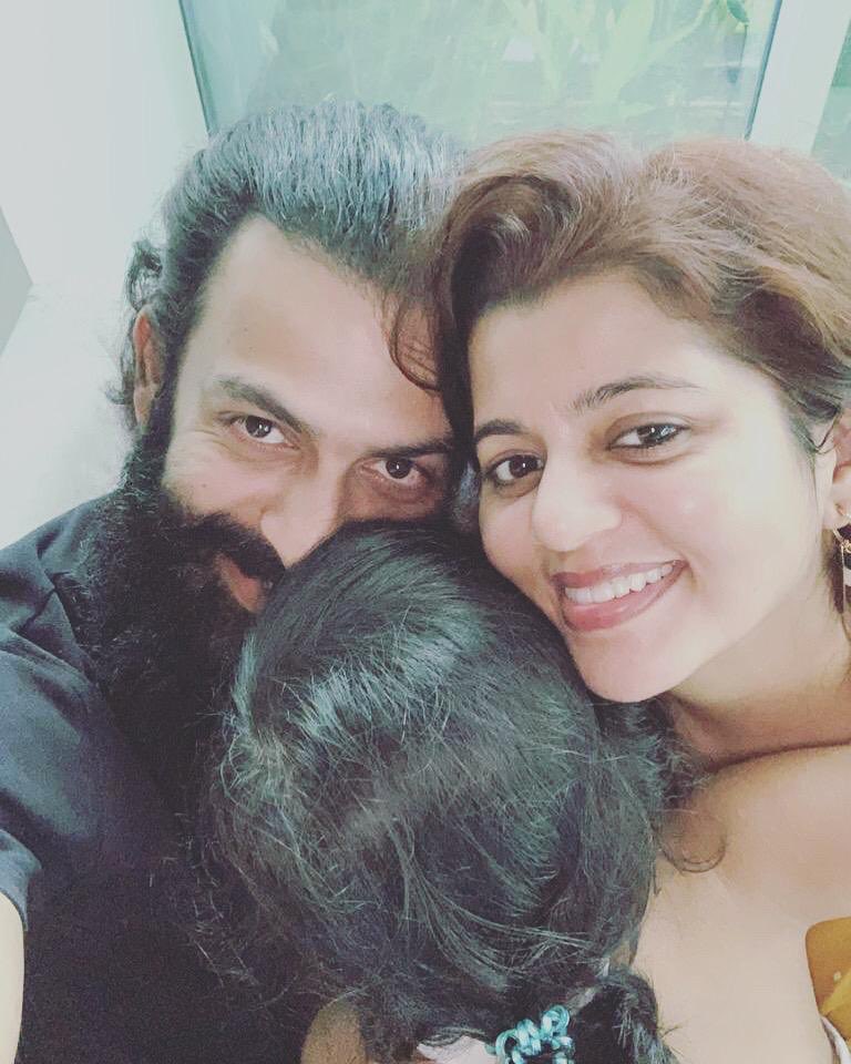 Poffactio's tweet image. Reunited! 👨👩👧 ❤️ 
@PrithviOfficial #SupriyaMenonPrithviraj #AlankritaMenonPrithviraj 
#Poffactio