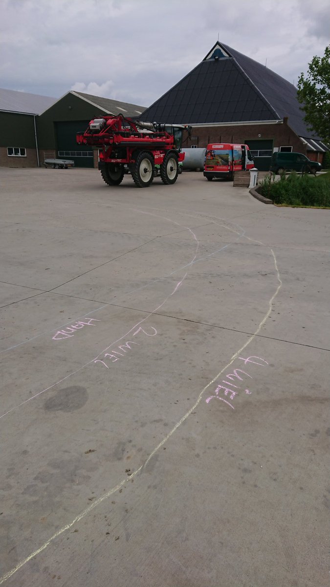 Top samenwerking tussen <a href="/HomburgHolland/">Homburg Holland</a>, <a href="/Agrifac/">Agrifac Machinery BV</a> en dealer <a href="/marcel_peterse/">Marcel Peterse</a> om de nieuwe <a href="/AgLeaderTech/">Ag Leader Technology</a> InCommand op de Condor te installeren. Automatisch insturen met vierwielbesturing 👌.
Met WideTrackPlus is 1,5m afstand geen probleem.