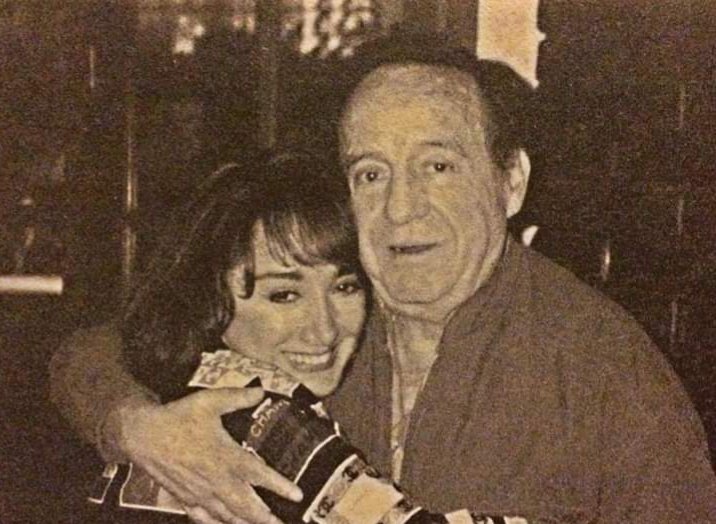 Chespirito e Maria Antonieta de Las Nieves durante os anos 90.pic.twitter.c...