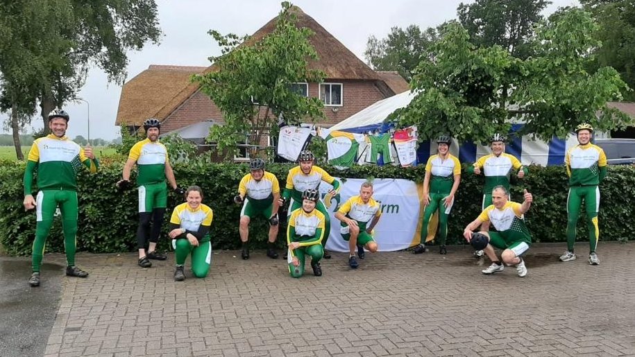 Agrifirm's tweet photo. Op 4 juni zou de Alpe d'HuZes gefietst worden. Gisteren kwam het team van @agrifirm @BigChallenges op deze speciale dag bij elkaar in Doornspijk. Jan van Iersel fietste hiervoor 130km vanuit Helvoirt #opgevenisgeenoptie #bettertogether #trotsopdeboer
https://t.co/53cvST7T2a https://t.co/VfQW3SfGAs
