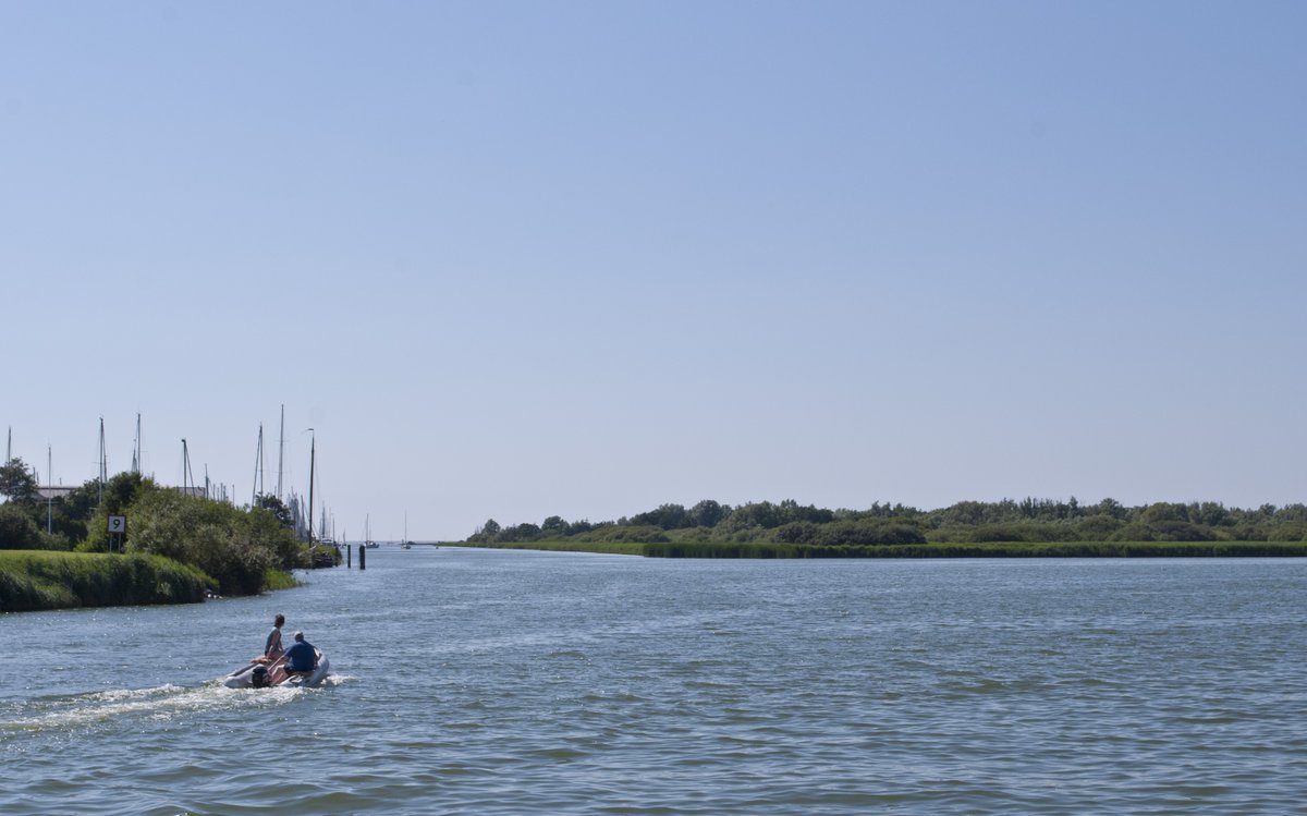 Voor een aantal zwemlocaties in de provincie geldt een waarschuwing voor blauwalg en/ of een negatief zwemadvies op langere termijn. Bekijk @FumoInfo voor actuele informatie. Let op: Ook voor zwemwaterlocaties gelden de landelijke richtlijnen. #alleensamen #slimmerchillen