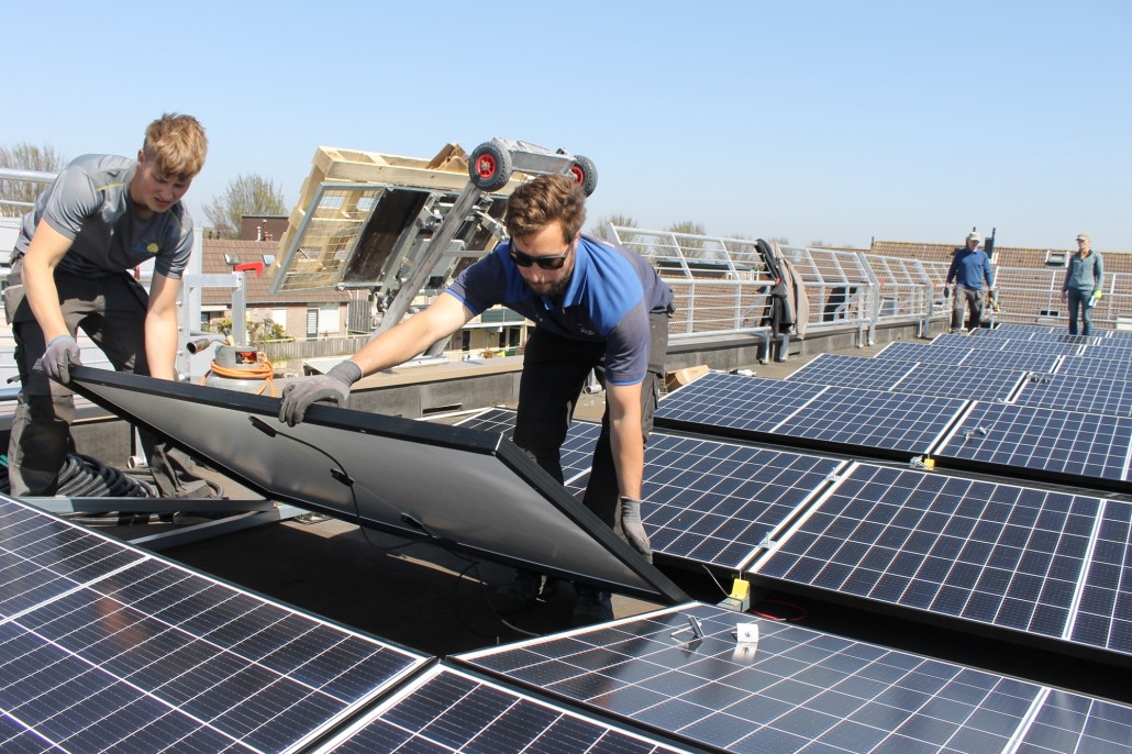 Project partner Kennemer Kracht puts polar panel installation in Ijmuiden (NL) into operation!  kennemerkracht.nl/zonnestroomins…