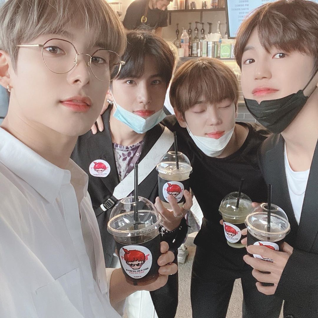 CHOICE_NAtion7's tweet photo. [PHOTO] 200605 | @caferun__ Facebook &amp; Instagram update with photos from #Chan's food truck support [1/2]

🔗 https://t.co/ssd23VtBoo
📷 https://t.co/OrWApi1nTp

#ACE #에이스 #찬 #TwentyTwenty 
#트웬티트웬티 #SonBoHyun #손보현
#CafeRun #카페런 https://t.co/R9VIkl4qty