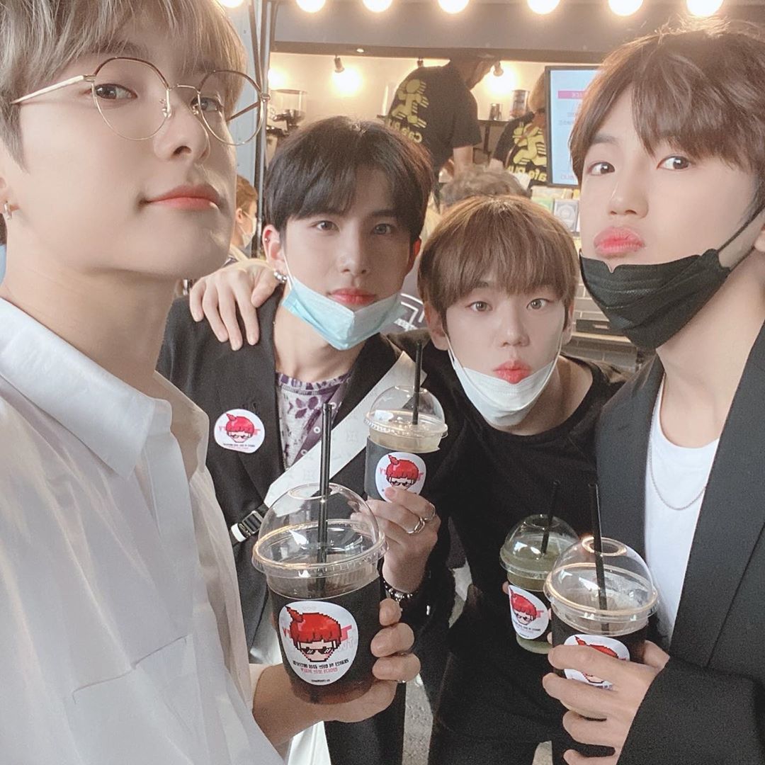 CHOICE_NAtion7's tweet photo. [PHOTO] 200605 | @caferun__ Facebook &amp; Instagram update with photos from #Chan's food truck support [1/2]

🔗 https://t.co/ssd23VtBoo
📷 https://t.co/OrWApi1nTp

#ACE #에이스 #찬 #TwentyTwenty 
#트웬티트웬티 #SonBoHyun #손보현
#CafeRun #카페런 https://t.co/R9VIkl4qty
