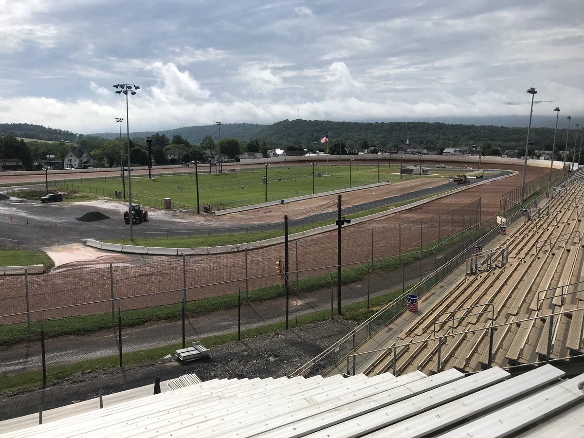 razorsteve11's tweet photo. What a view our pit people will have when we get back Racing https://t.co/FhYjsrdbRG