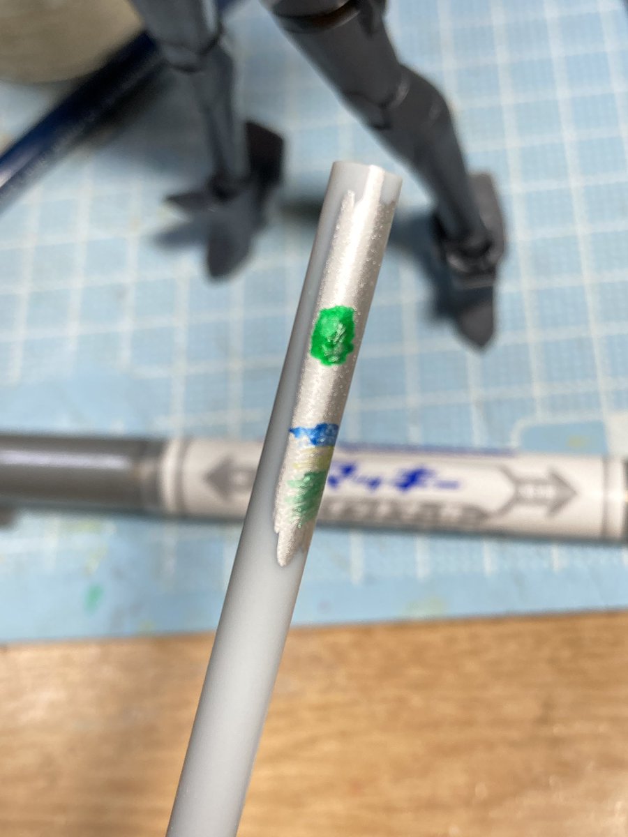 金色のマッキーが優秀すぎるとプラモデル界隈で話題に 数分でこの輝き 塗料で出ないレベルの金色 Togetter 金色のマッキーが優秀すぎるとプラモデル界隈で話題に 数分でこの輝き 塗料で出ないレベルの金色 Togetter