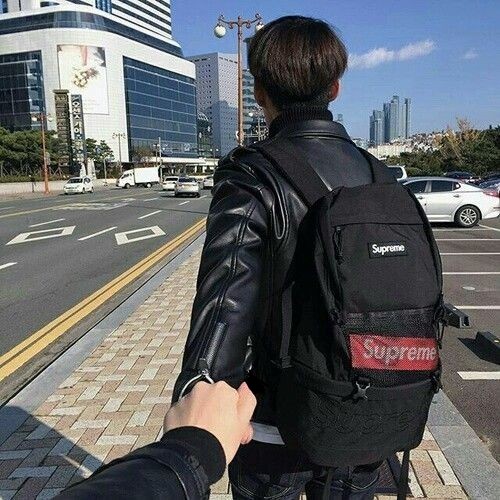 jgk1306's tweet photo. Почему так сложно было сделать это фото? Он так долго отказывался... Хотя тут видна только его рука... https://t.co/lVKzTr6atP