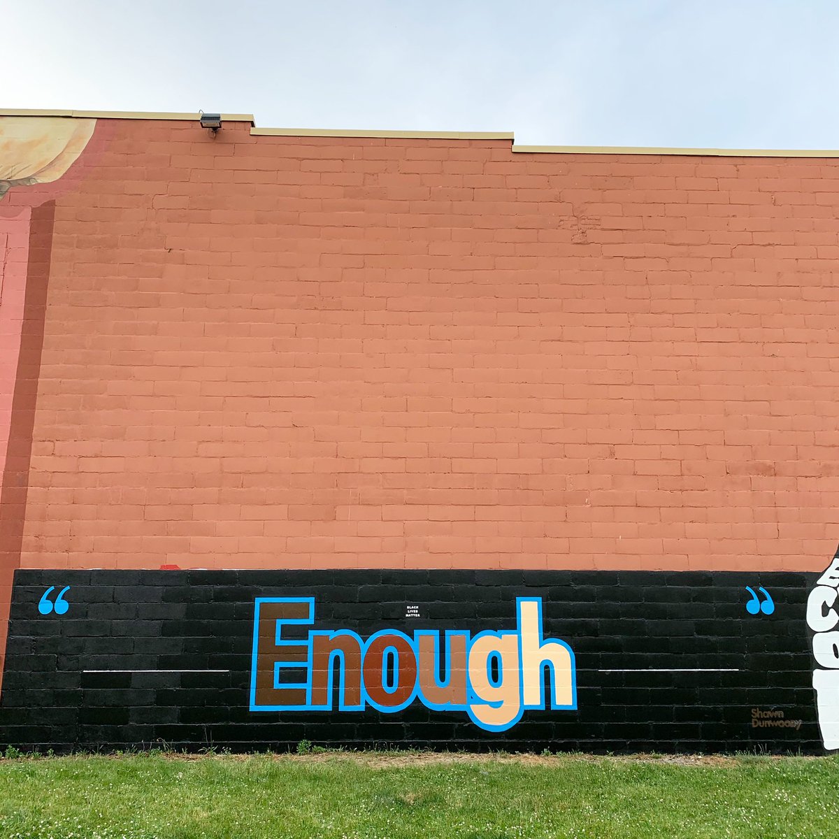 shawndunwoody's tweet photo. ENOUGH. I painted this mural for folks to express what is or what is not enough in theses days and times complete with chalk to write on the wall. 400+ years have been enough. Hopefully some can start to see the truth #blacklivesmatter ✊🏿✊🏾✊🏽✊🏼✊🏻  @qua.jay https://t.co/xTttnZ7Yee