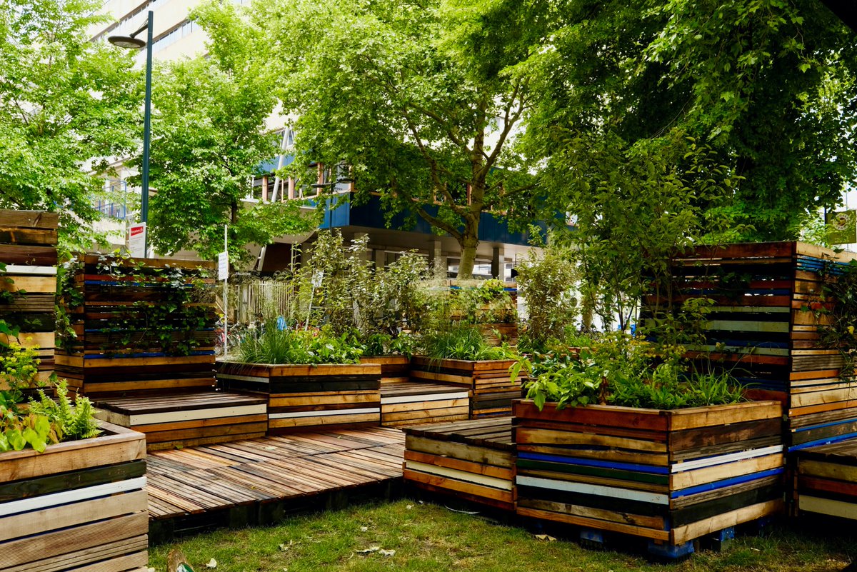 Wil je genieten van stilte en groen in de binnenstad? De ‘ Groene Oase’ is vanaf vandaag geopend in het Moreelsepark! We zijn super trots op dit mooie resultaat van onze werkgroep Levendig!  i.s.m. <a href="/GemeenteUtrecht/">Gemeente Utrecht</a> <a href="/DonkerGroep/">Donker Groep</a> en Buurman Utrecht.
tinyurl.com/yasc4snn