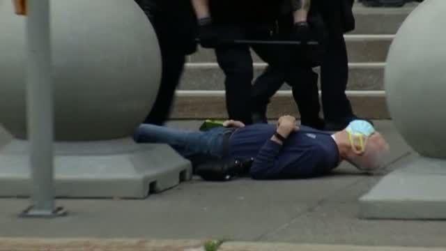 WFSBnews's tweet image. CAUGHT ON CAMERA: Police officers suspended after allegedly shoving 75-year-old protester dlvr.it/RY38Hb