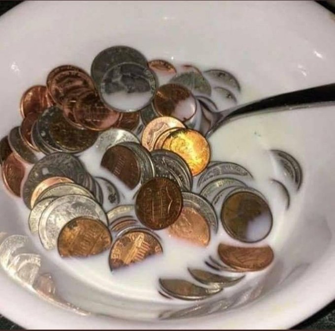 ivandooblef's tweet photo. así desayunan los de economía https://t.co/cjOVFkFsrj