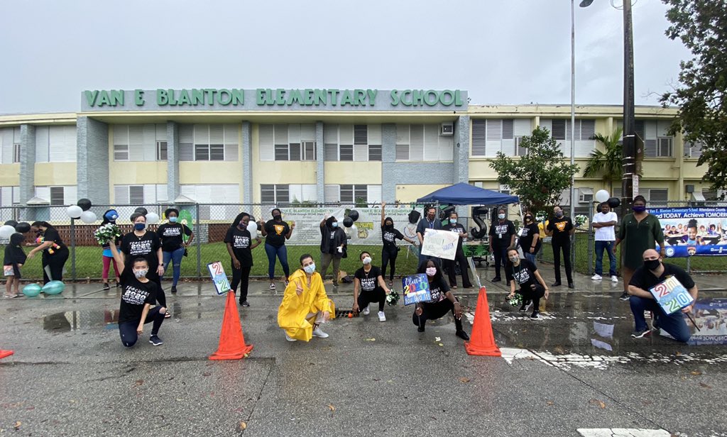 mr_cedeno's tweet photo. Super proud of my VEB crew who volunteered to come out and make our 5th grade drive-by celebration a success! https://t.co/Jajcp2E791
