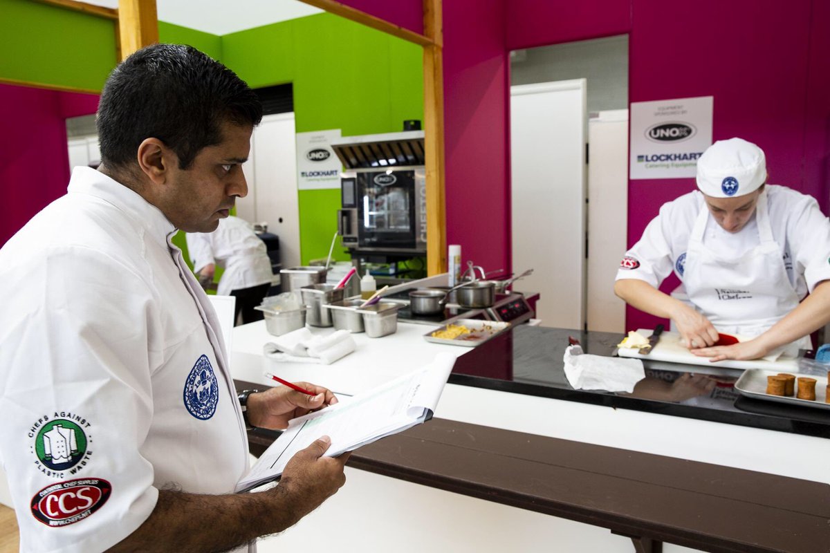 We are delighted to reveal the finalists for this year’s Young National Chef of the Year <a href="/MulcahyDavid/">David Mulcahy</a> <a href="/dhrishikesh/">Hrishikesh Desai</a> craftguildofchefs.org/news/finalists…  #YNCOTY