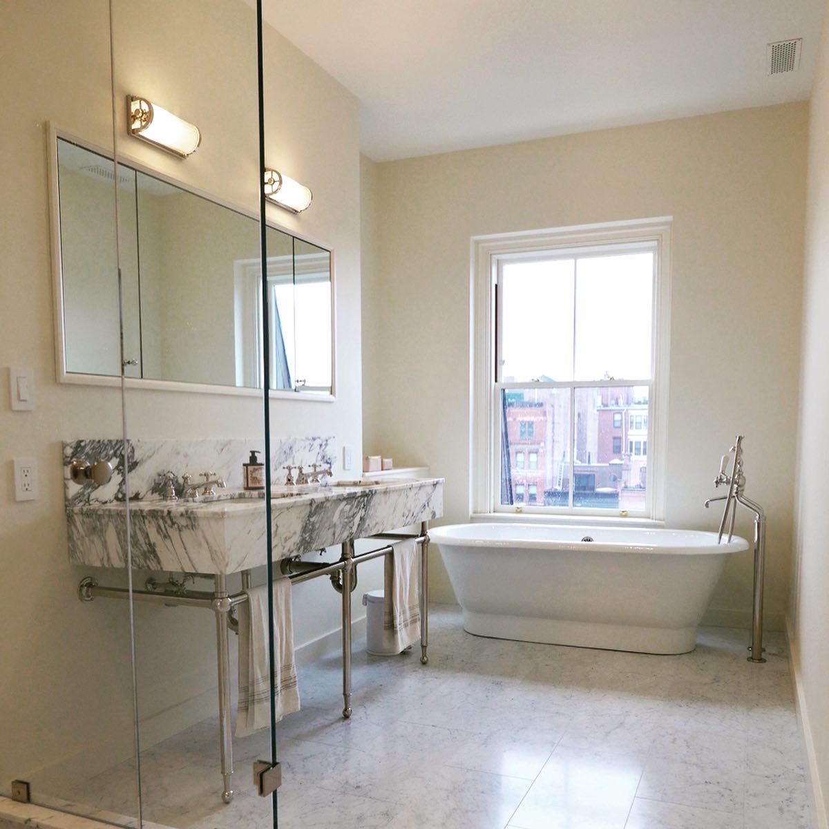 Brigittepetro's tweet photo. New to the market!

191 Comm Ave, PH

4072 SF, completely reno’d, white oak chevron flrs, skylights &amp; frolics. 
3-4 beds, receiving rm &amp; butlers pantry. On Comm &amp; Exeter!
$10,750,000
##coldwellbanker #bostonrealtor #bostonrealestate #backbaycondos #bostontoprealtor #globalluxury https://t.co/jp9OefRI5K
