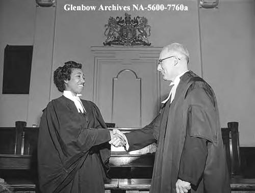 HeritageCalgary's tweet photo. Violet King was a trailblazer—the first Black Canadian to obtain a Law degree in Alberta, the first Black person admitted to the Alberta Bar, and the first Black woman to become a lawyer in Canada.  

Learn more about Violet King &amp; Calgary Black history: https://t.co/xUGr2CwkZi https://t.co/aMOlXKhwhk