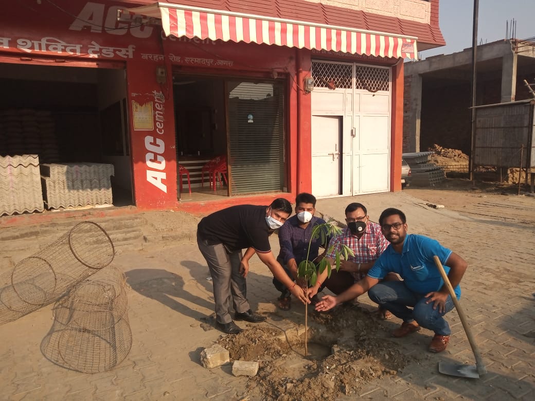 Subedar9876's tweet photo. आज विश्व पर्यावरण दिवस के अवसर पर और मुख्यमंत्री योगी जी के जन्मदिवस पर आफिस के सामने पौधरोपण का कार्य किया। @veerbahadur086 @BhanuPr72801466 @abkmup @RamPratapBJP @PrakashJavdekar
@myogioffice @myogiadityanath
@DrHimaniAgarwal @Dheeren53913787 @AwasthiAwanishK @shalabhmani https://t.co/2kNz9ZuUtm