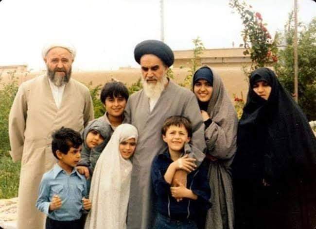 li_hydr's tweet photo. Once a man came to imam Khomeini and told him; 
"You've taken Iran 300 years backwards with the revolution."

Imam Khomeini replied to him; 

"I'm looking to take it back 1400 years to the times of RasulAllah ص and Ali ibne Abi Talib ع"

#Khomeini_TheIslamicRevolutionist https://t.co/oZxrZ86D9c