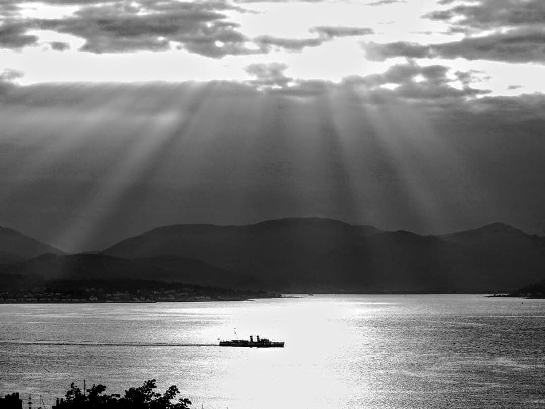 Two years ago today #PSWaverley @PSPS_UK on the Clyde with #crepuscular rays.