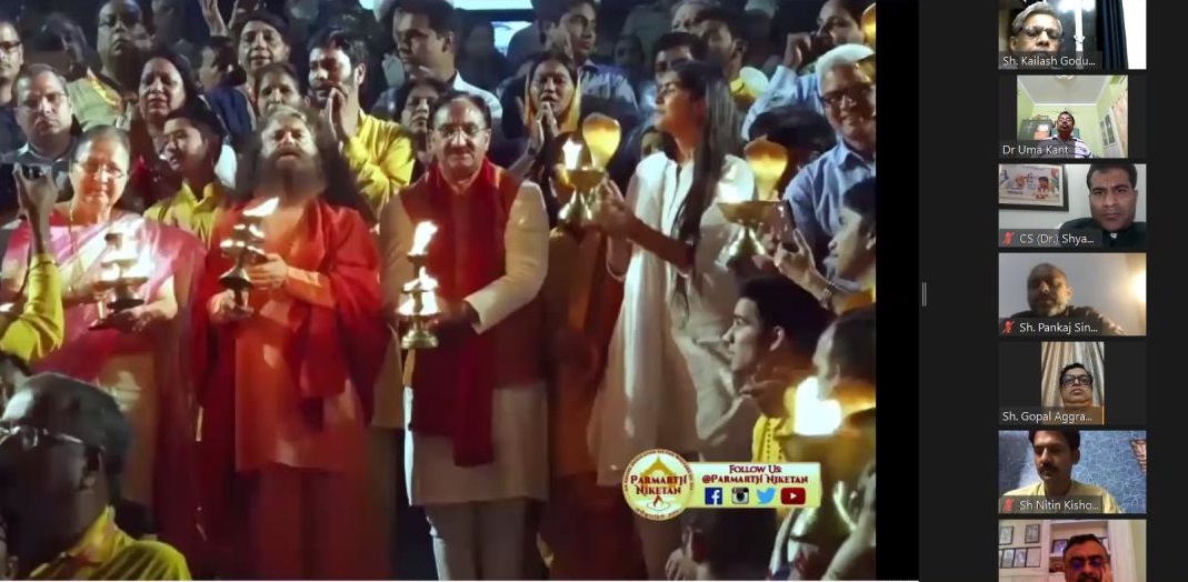 gopalkagarwal's tweet photo. Join the bliss Ganga Aarti experience from Parmarth Niketan with @JaladhikarF here: 👇 https://t.co/LWn8kzwk5E
