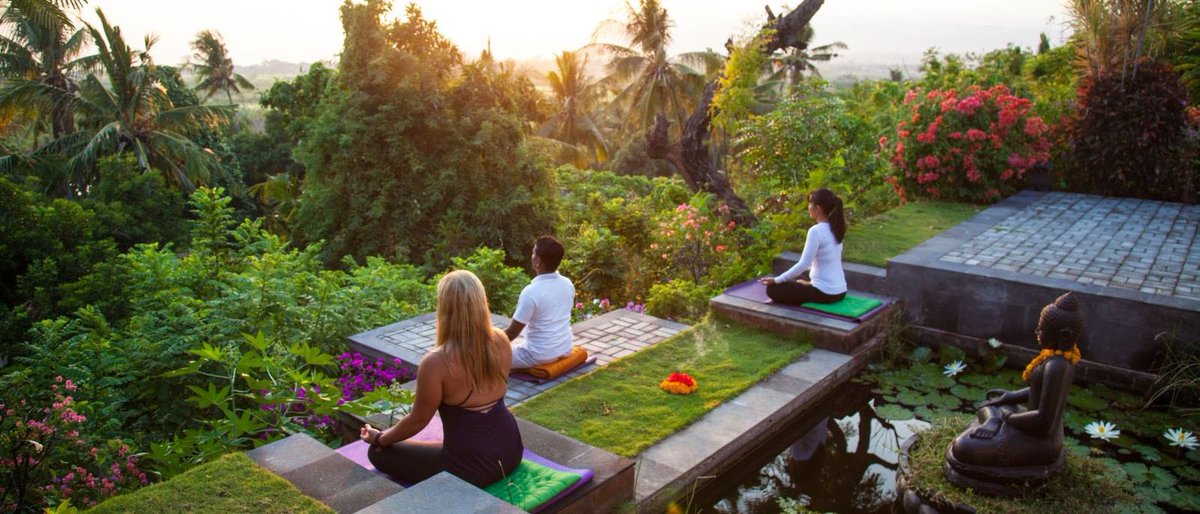 YogaFlyChile's tweet photo. Cuidarnos y cuidar el entorno así como la naturaleza nos protege y nos entrega las condiciones en el vivir #diadelmedioambiente #gratitud #yogadesignlab https://t.co/0GVQ7YegEn