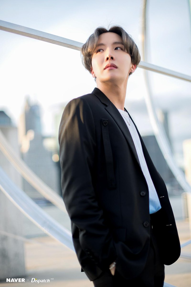 armysjk's tweet photo. It's HOBIIIIIIIIIIIIII.... J-Hope.....👍🏻🤭 https://t.co/w7sue53qnK