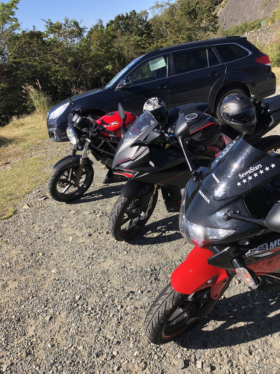 tokiostar1102's tweet photo. 名前: tokio
性別: 男
身長: 178
年齢: 22
住み: 京都or奈良
車種: cbr250rr 
好き: アニメ、ゲーム　ツーリング
嫌い: 煽り運転、幅寄せ
一言: まだまだ初心者ですがよろしくお願いします🥺
#バイク乗りとして軽く自己紹介 
#バイク乗りと繋がりたい https://t.co/tQHLfaSeUU