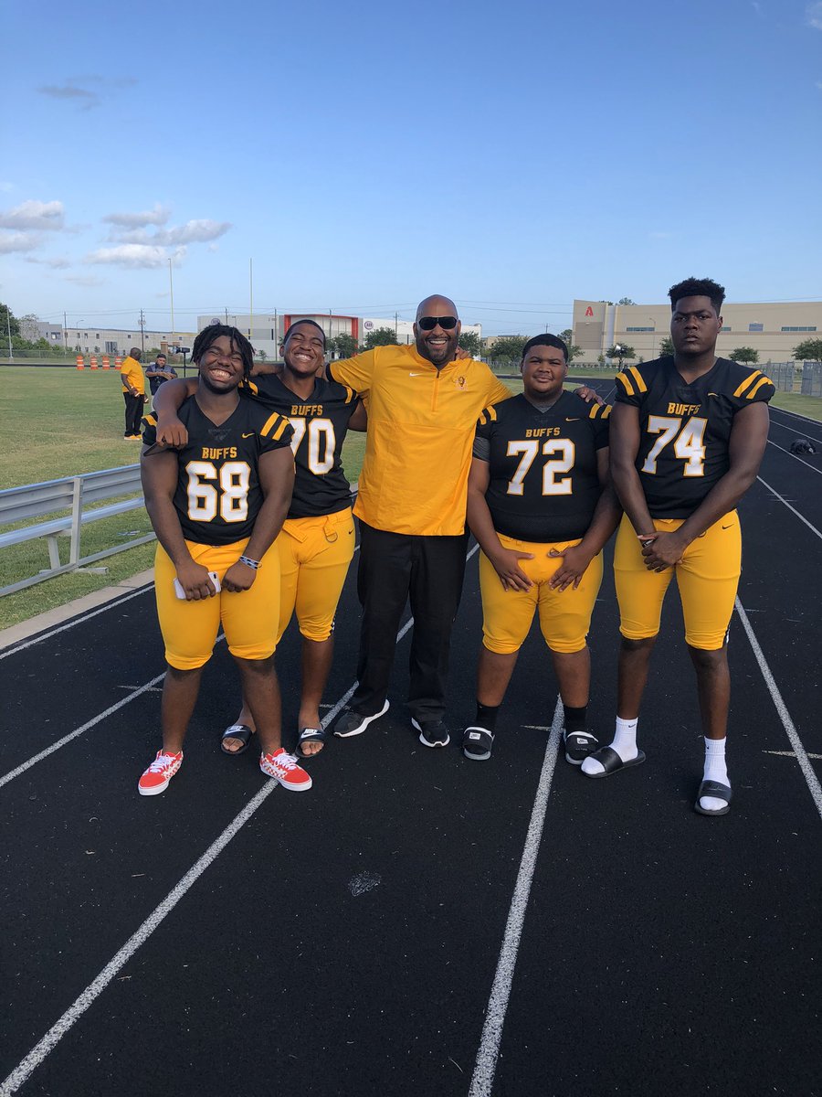servantharrison's tweet photo. I am a parent dear Lord, I ask nothing from you for me. I pray that only in your mercy you would grant my children their needs. May they be who they were born to be and may they know to their last days that they were deeply loved by me. In Jesus name. 🙏🏾🙏🏾🙏🏾🙏🏾 #Classof2020 https://t.co/OwpSFe5EB2