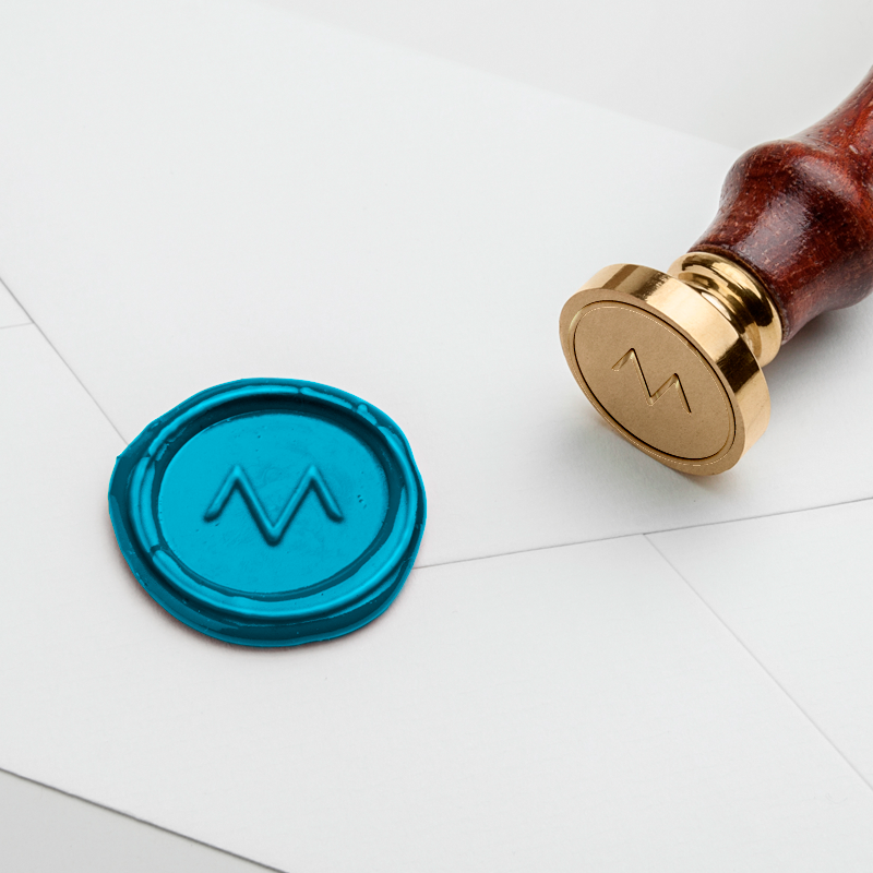 publicom's tweet image. Un monogramme est un emblème qui réunit la force de la marque en un seul dessin, nous avons réalisé cette création pour Melyos.

#monogramme #brand #immobilier  #mockupdesign #branddesign #design #graphisme #melyos #publicom #aixenprovence