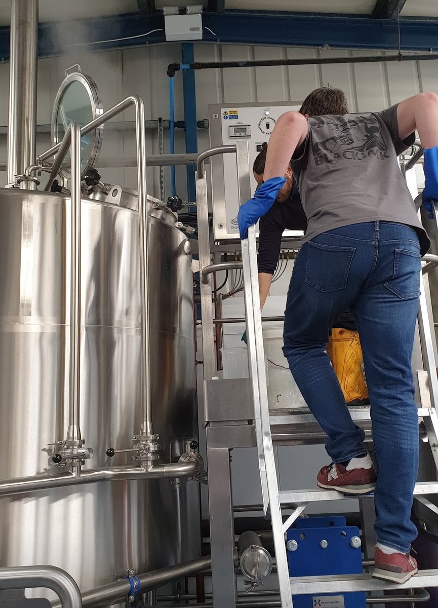 The world keeps turning. So another  #AFriendaDay. 1st met  @thegreatcubbio at ISBF 2-3 years ago & had some great days out sincePhil is the guy behind a months long & relentless campaign to get Marble's Damage Plan rebrewed as Cubbio DamageHe's a top chap & a great hugger ;-)