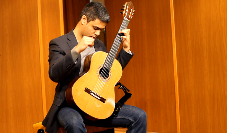 #Música DE LA MANO CON EL ÁRBOL SONORO, por  Gleyda Domador Lozada. 

Musito, Rasgueo y Arpegio de Venezuela a Madrid con Seis Cuerdas. 

ow.ly/8HoL30qN1pg