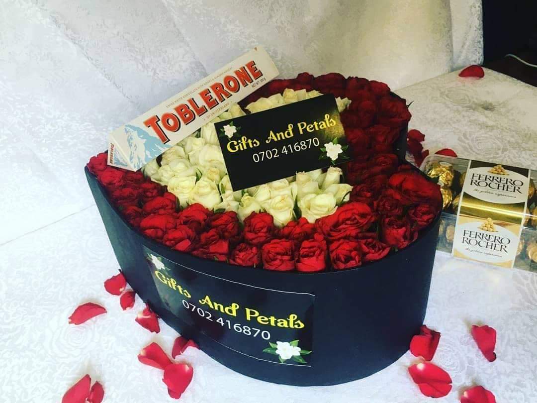 PearlLucky1's tweet photo. @GiftsAndPetals 
Contact them for your florist or gifting needs. https://t.co/ZKmoiMJTs6