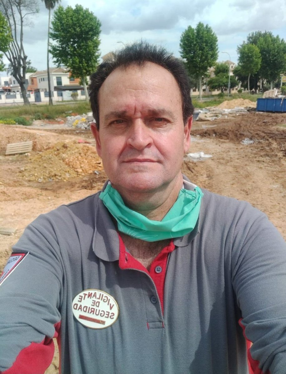 _csm00_'s tweet image. Supongo que todos sabeis lo que es Wallapop. Llevo unos dias entrando buscandome un coche, y me sale el anuncio de este señor que busca trabajo. No lo conozco de nada pero ahora mismo toda ayuda es poca. Twitter, haz tu magia🥺