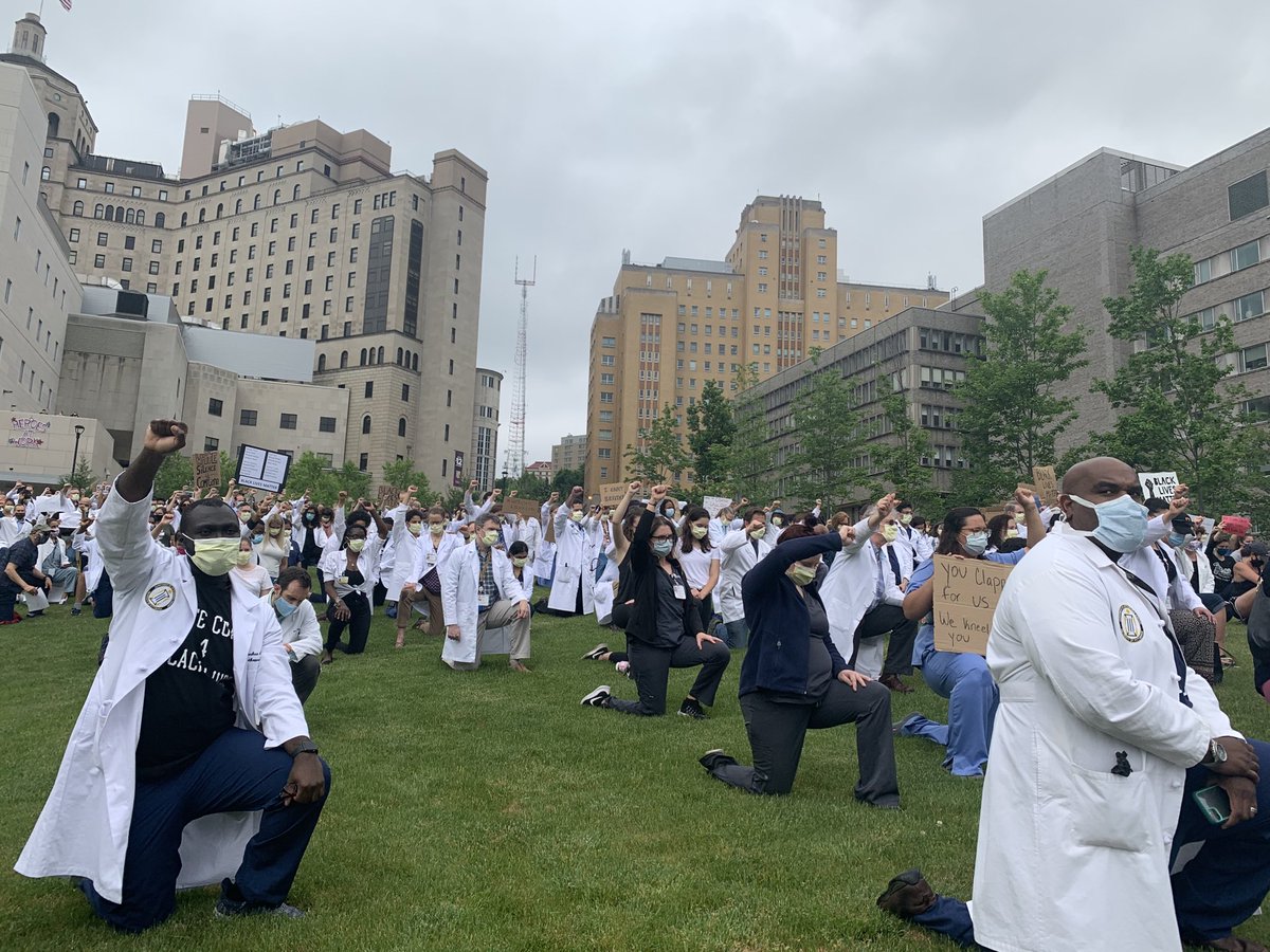 #whitecoats4blacklives ⁦@UPMC⁩  led by ⁦@PittGIM⁩ faculty ⁦@JessicaMerlinMD⁩ ⁦@Ella_Noir⁩  & ⁦@PittDeptofMed⁩ ⁦@nljonassaint⁩