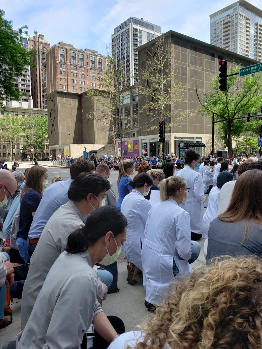 Powerful moment with my colleagues <a href="/LurieChildrens/">Lurie Children's</a>. Now the work begins #WhiteCoatsForBlackLives