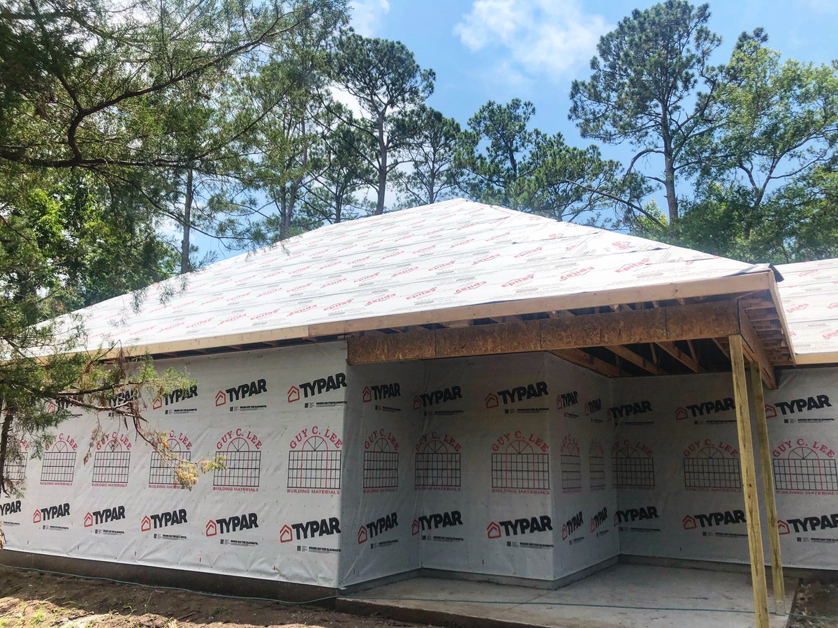 MBFramingLLC's tweet photo. House wrap and roofing paper installed 🔨💯🏠 

https://t.co/WEjjnMZTnd

#MyrtleBeach #SouthCarolina #Framing #HomeBuilding #NewHome #Construction #MyrtleBeachFraming #FramingContractor #HorryCounty #GrandStrand #SingleFamily #FramingLife #Framer #FramingFridays #MBFramingFridays https://t.co/MmfyyVAYuC
