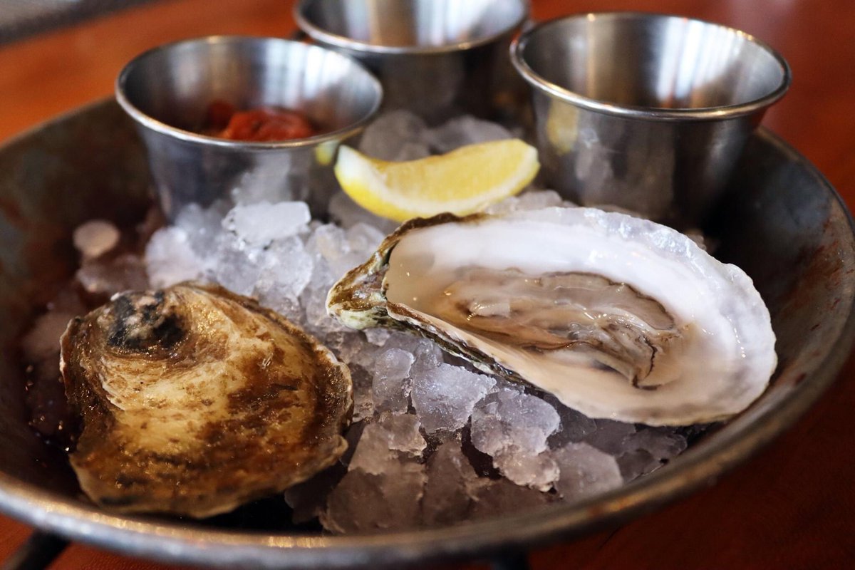 DjangoDSM's tweet image. A selection of fresh oysters is the perfect start to any meal. 
Join us for dine-in, carryout or delivery. Our current weekend hours are Friday 11am-9pm, Saturday 4pm-9pm and Sunday 4pm-9pm.