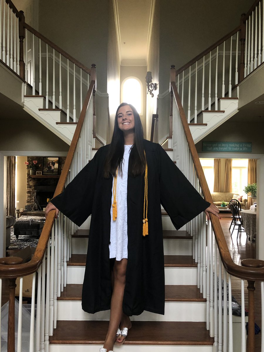 Elaineyoltay's tweet photo. And like that she’s ready for the next Chapter - Pre- Vet program at Ohio State University ❤️🎓❤️ https://t.co/Q6SnEbsftB